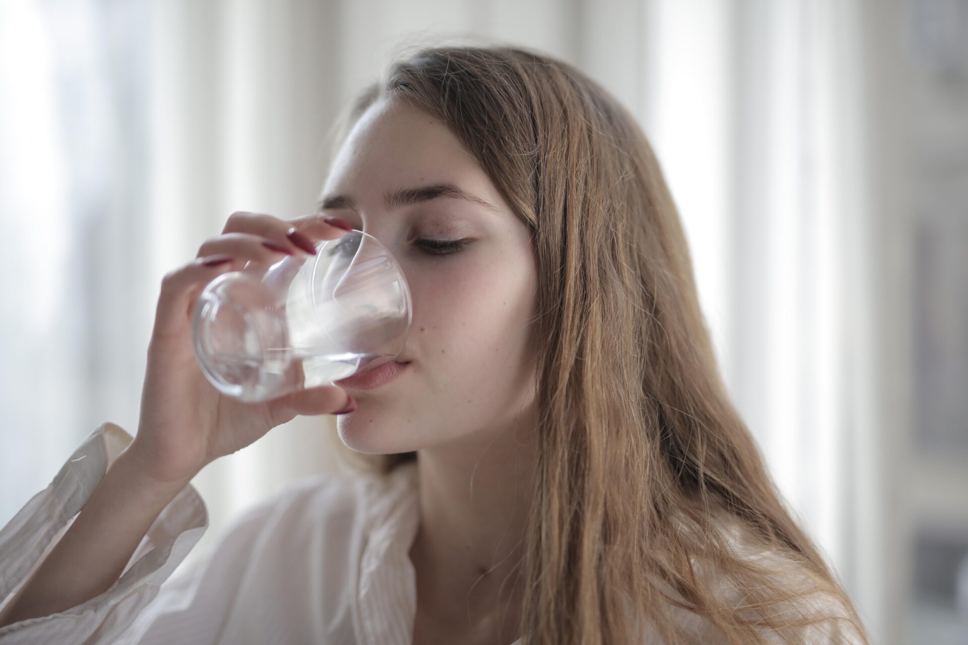7 sinais de que você está bebendo pouca água